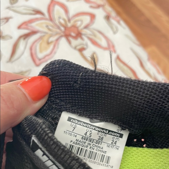 Nike Black and White Knit Sneakers - Picture 3 of 3